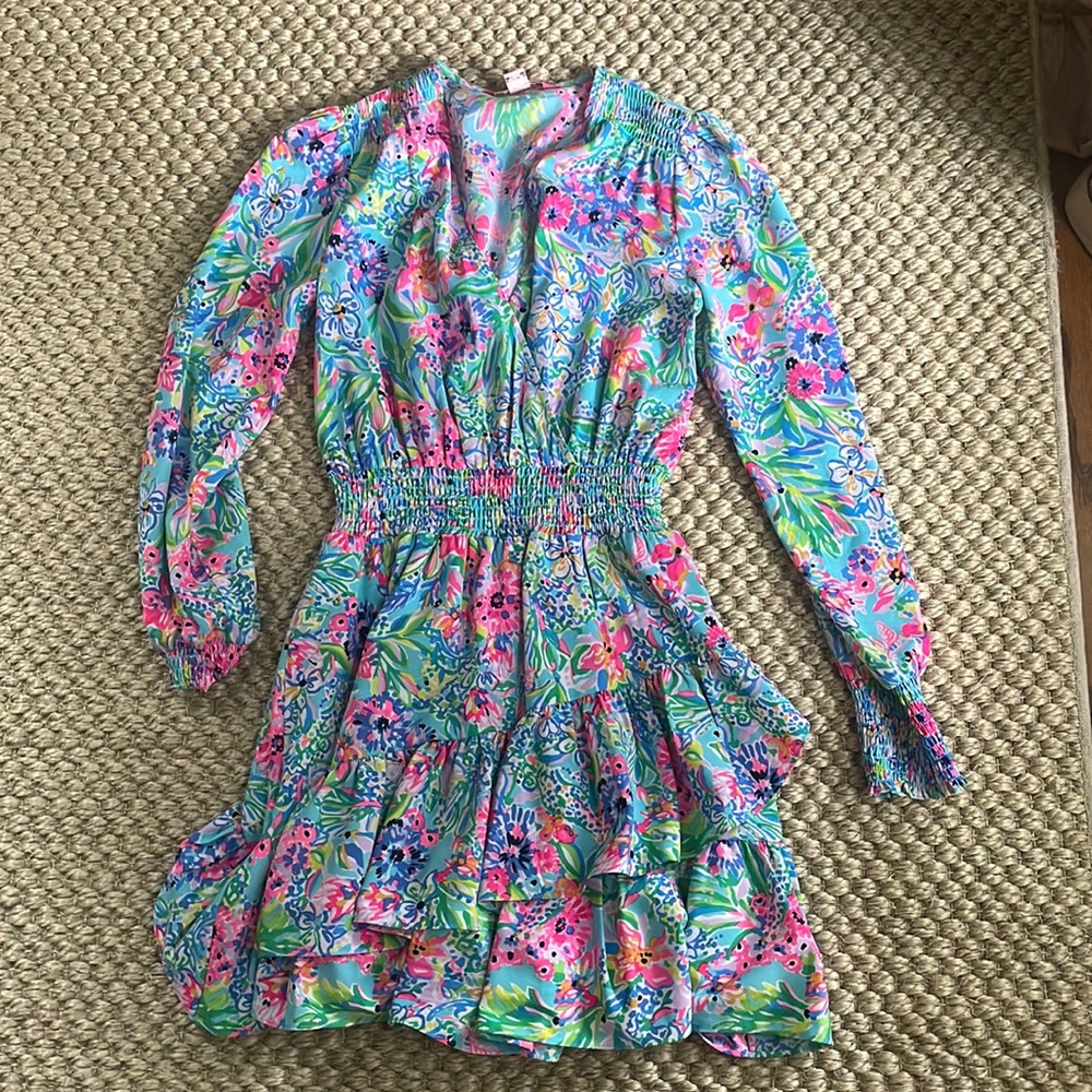 Lily Pulitzer size 00 dress. Flexible on the waist. Multiple colors.
